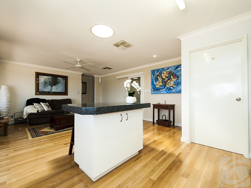 65 Ashley Drive, Kelmscott WA 6111