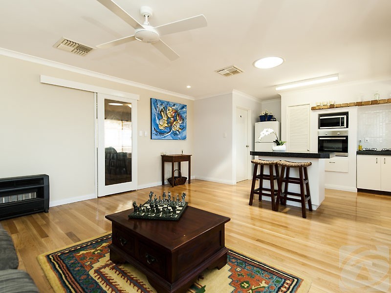 65 Ashley Drive, Kelmscott WA 6111