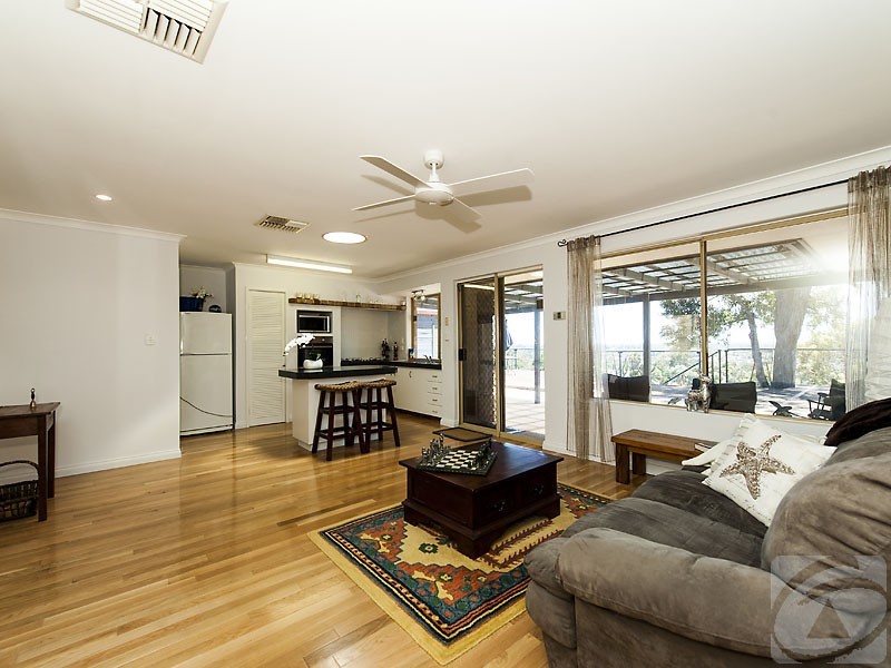 65 Ashley Drive, Kelmscott WA 6111