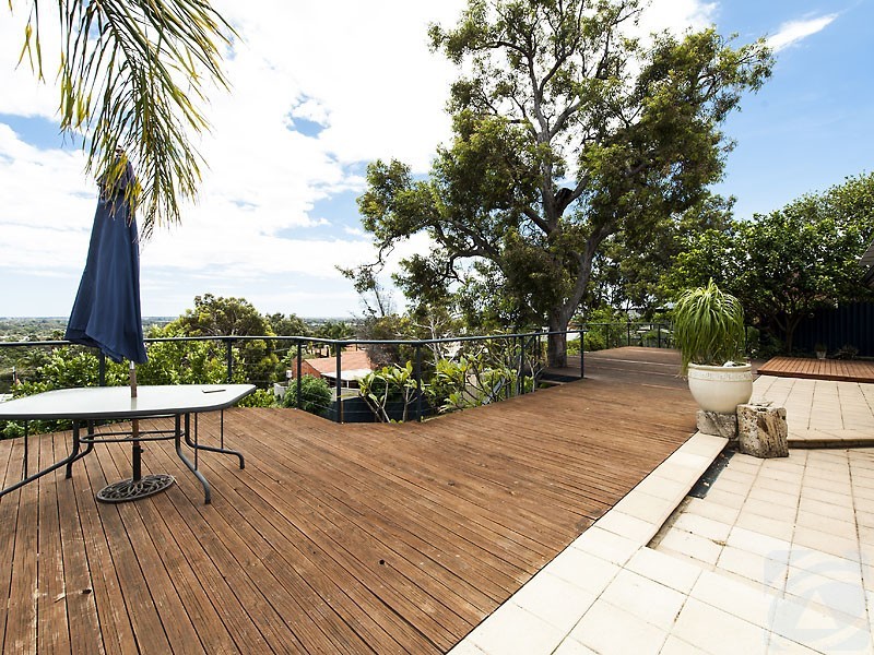65 Ashley Drive, Kelmscott WA 6111
