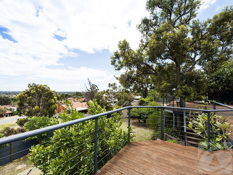 65 Ashley Drive, Kelmscott WA 6111