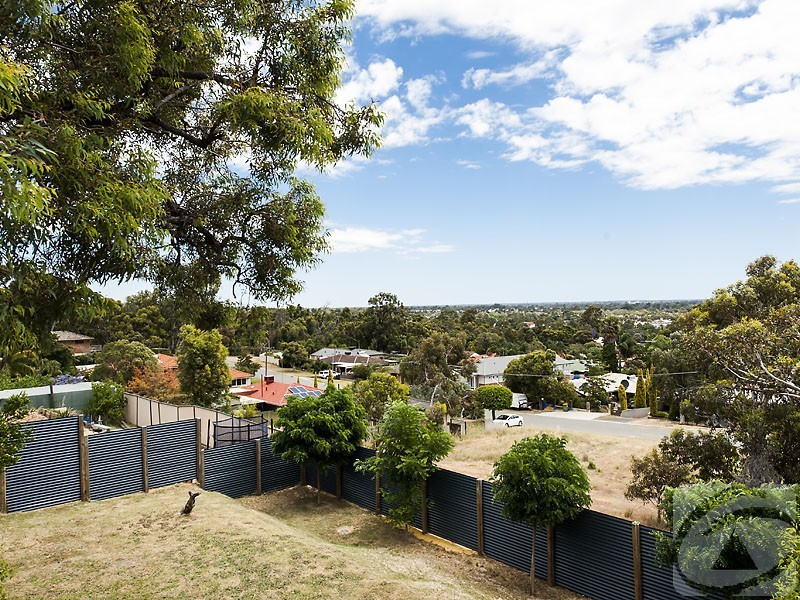 65 Ashley Drive, Kelmscott WA 6111