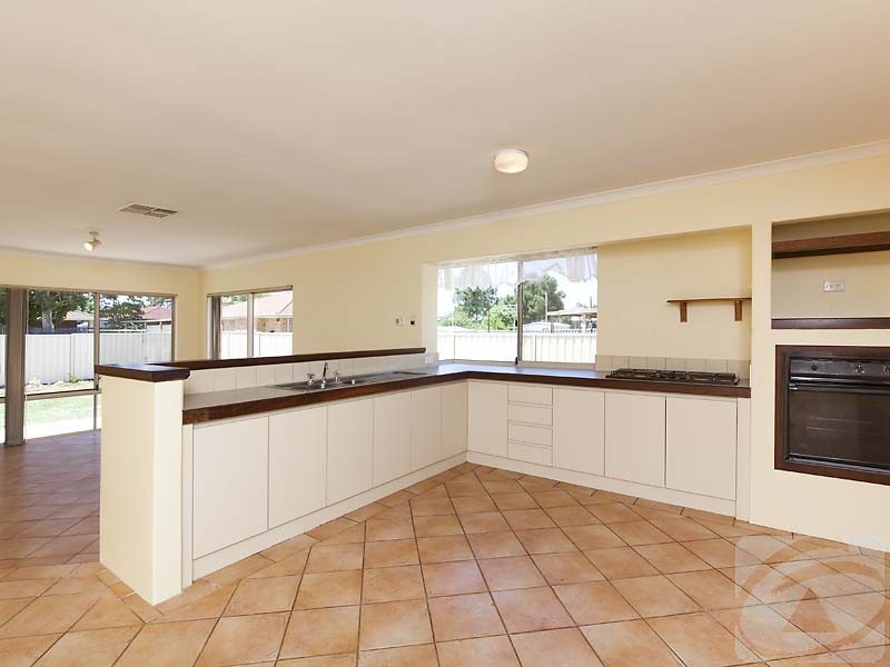 87 Strawberry Drive, Seville Grove WA 6112