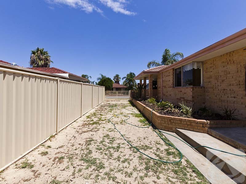 87 Strawberry Drive, Seville Grove WA 6112