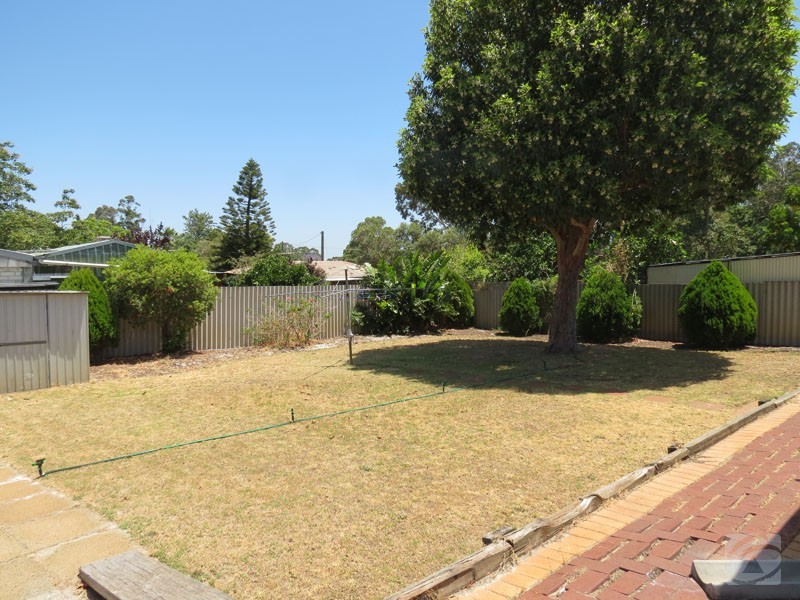 48 Grovelands Drive, Camillo WA 6111