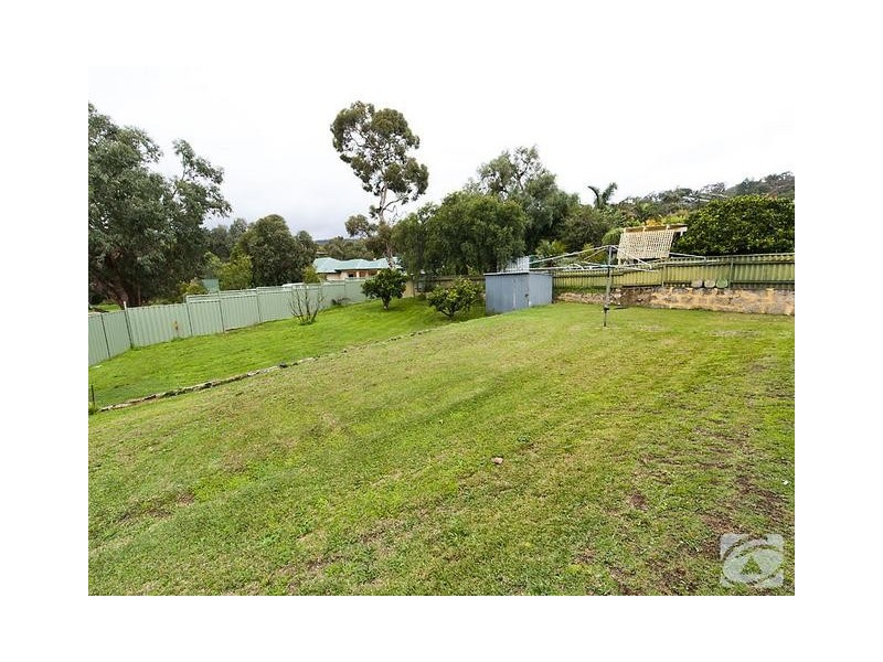 17 Kevin Road, Kelmscott WA 6111