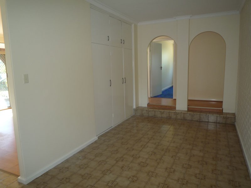 17 Kevin Road, Kelmscott WA 6111