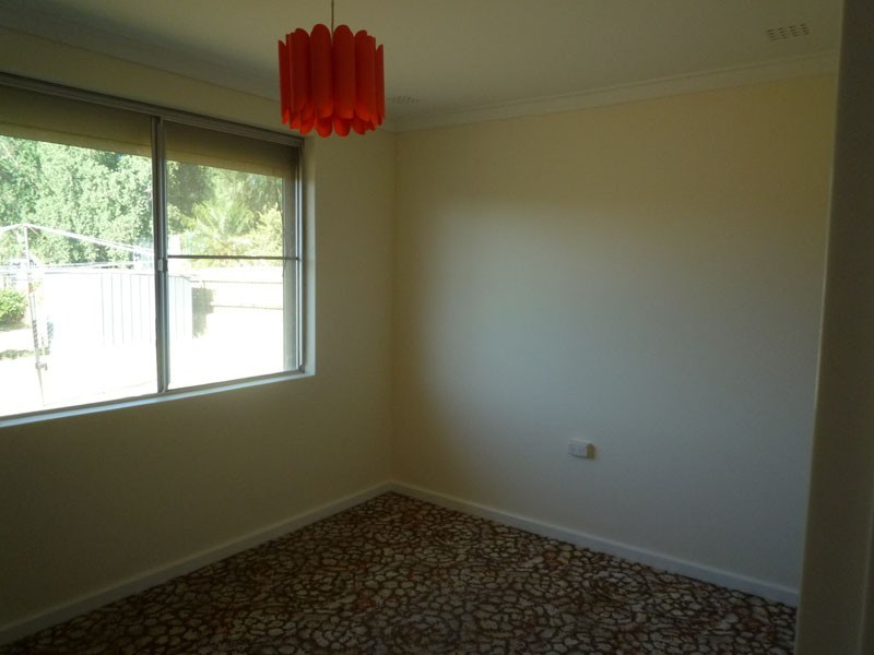 17 Kevin Road, Kelmscott WA 6111