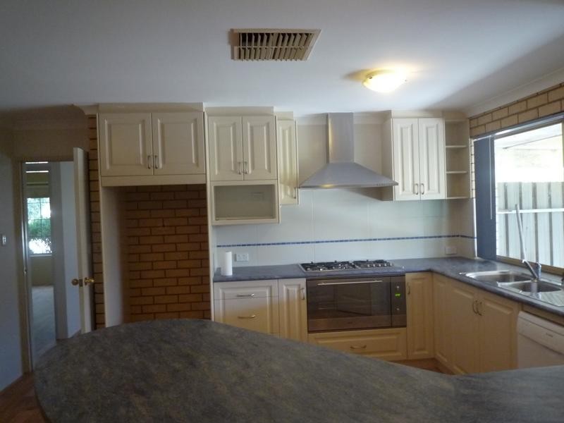 5 Emperor Close, Seville Grove WA 6112