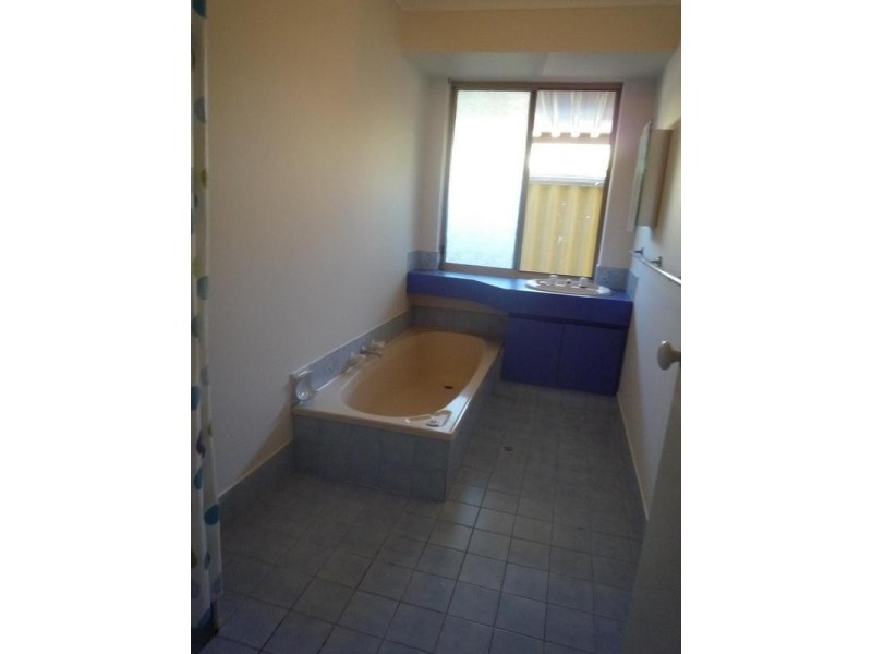 5 Emperor Close, Seville Grove WA 6112