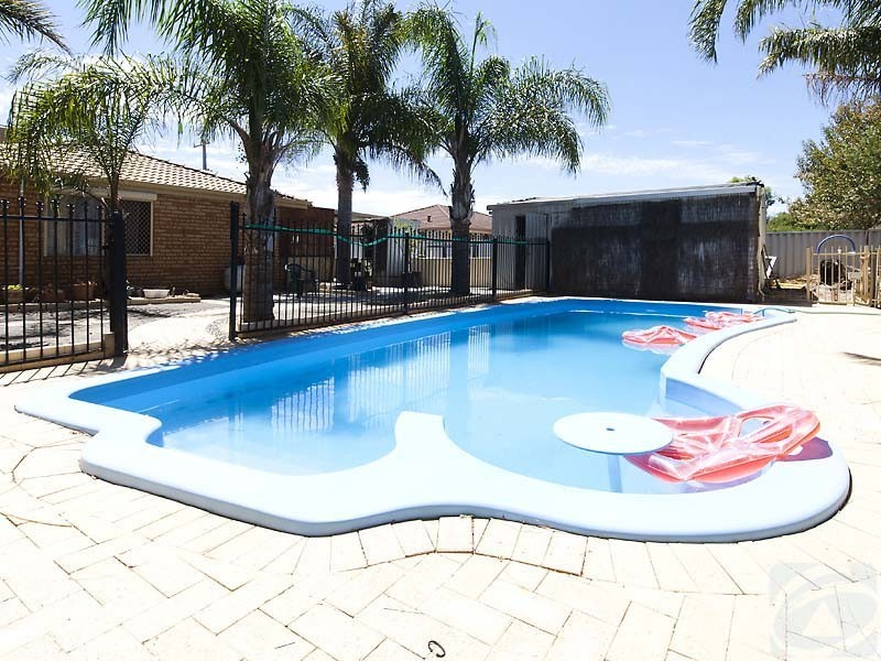 12 Poad Street, Seville Grove WA 6112