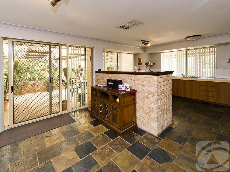 7 Melanda Street, Kelmscott WA 6111