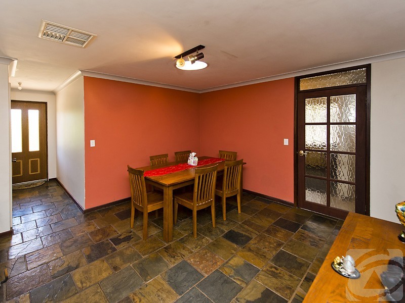 7 Melanda Street, Kelmscott WA 6111