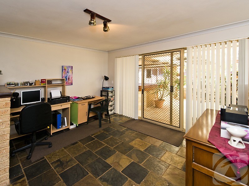 7 Melanda Street, Kelmscott WA 6111