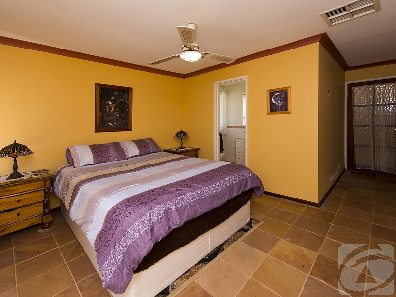 7 Melanda Street, Kelmscott WA 6111