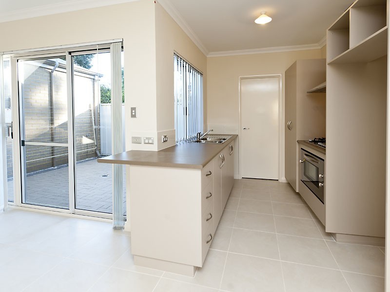 4/156 Streich Avenue, Kelmscott WA 6111