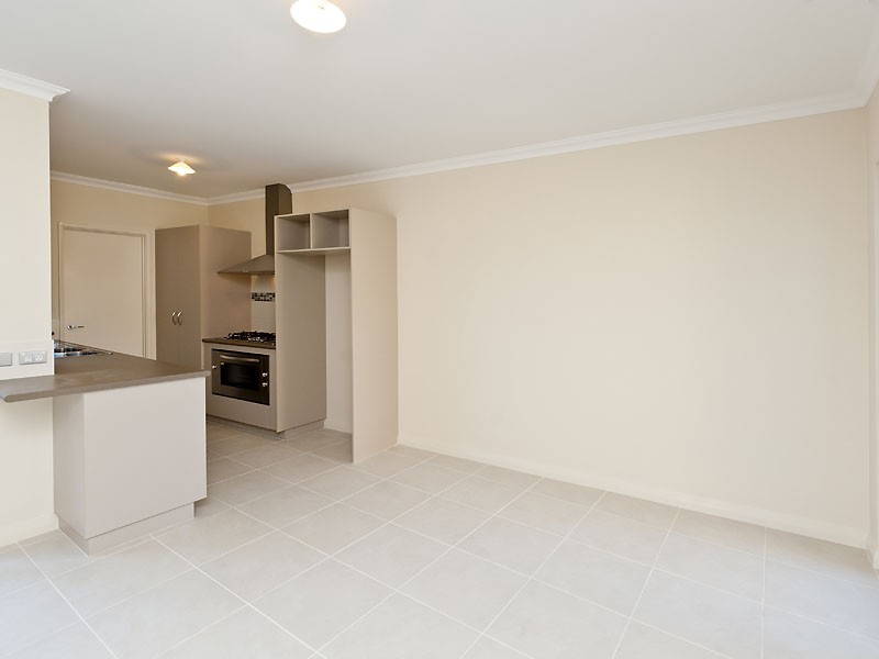 4/156 Streich Avenue, Kelmscott WA 6111