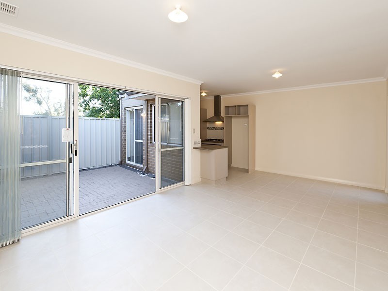 4/156 Streich Avenue, Kelmscott WA 6111