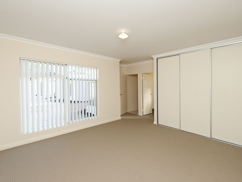 4/156 Streich Avenue, Kelmscott WA 6111