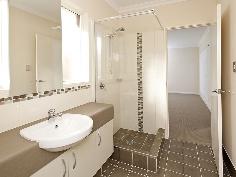 4/156 Streich Avenue, Kelmscott WA 6111