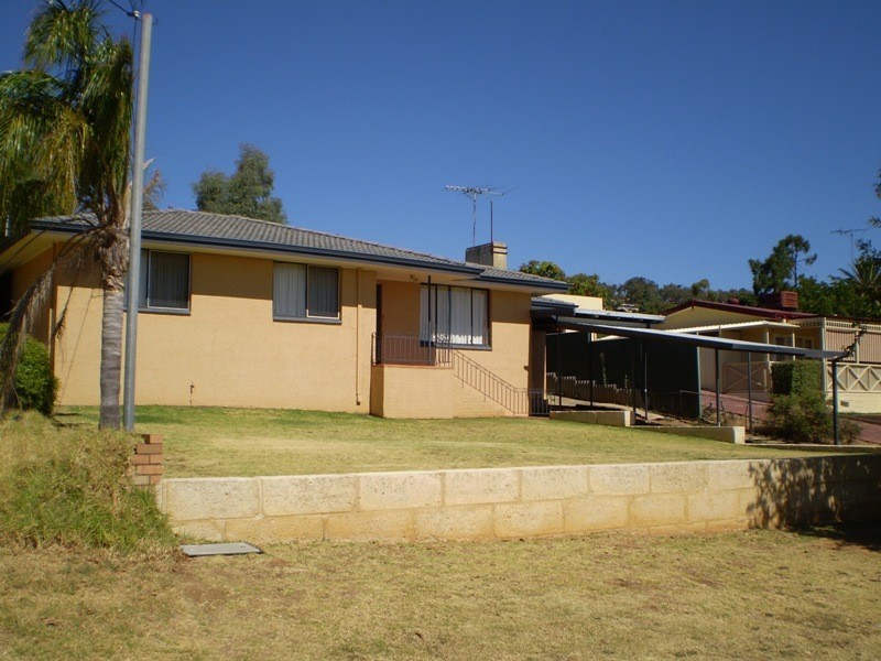 4 TREDALE AVENUE, Mount Richon WA 6112