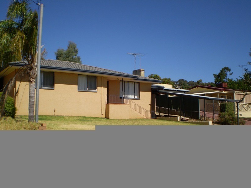 4 TREDALE AVENUE, Mount Richon WA 6112