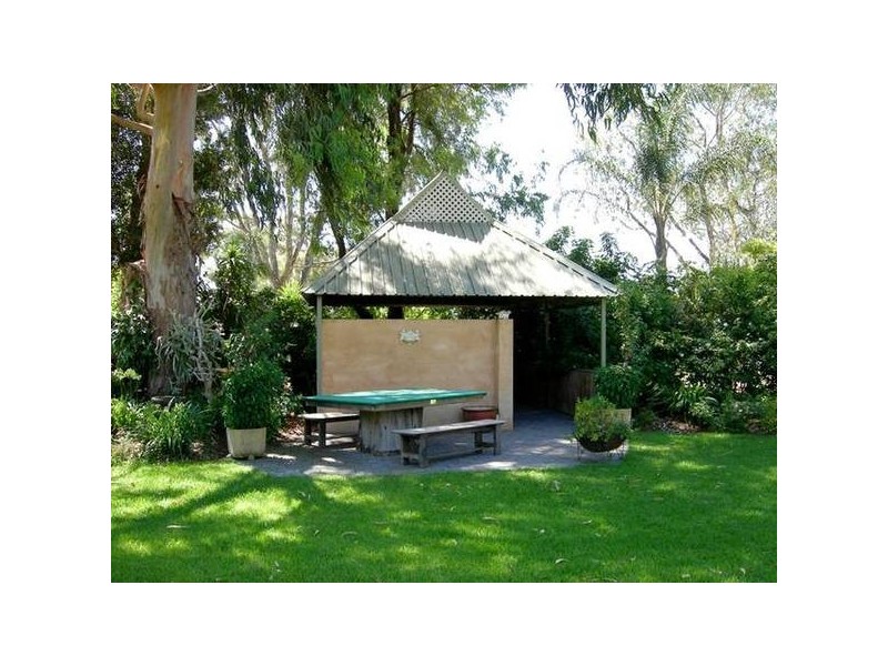 King ROAD, Oakford WA 6121