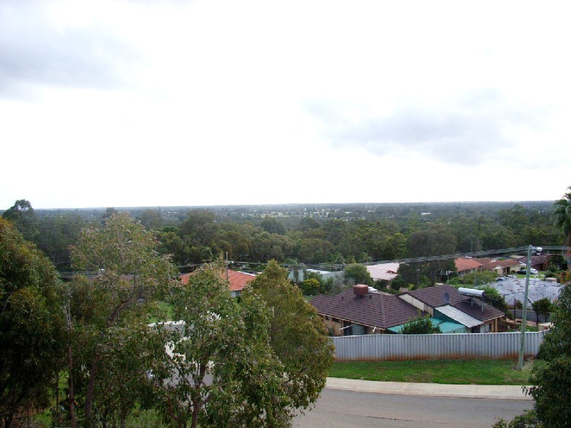 5 Taronga Dr, Kelmscott WA 6111