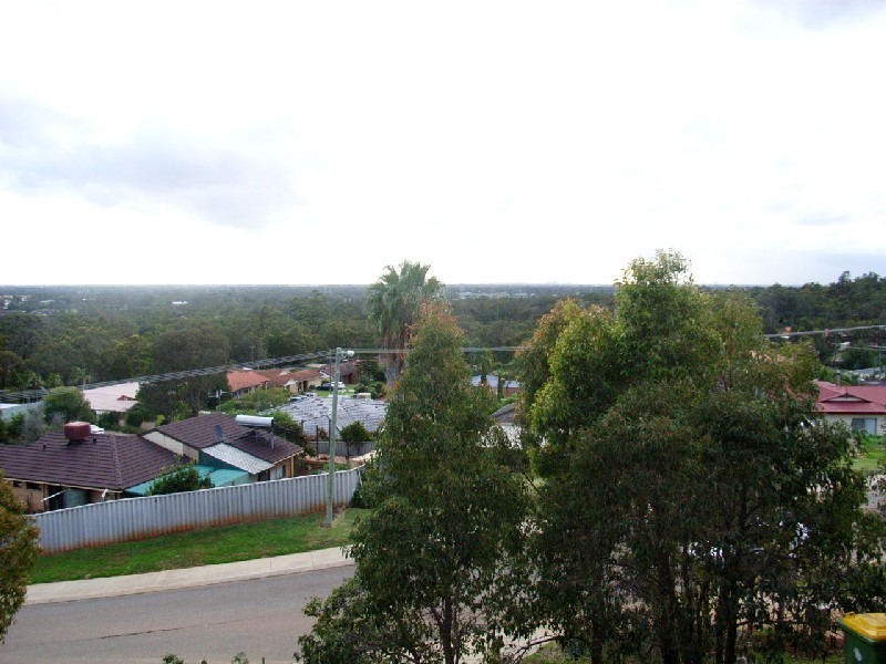 5 Taronga Dr, Kelmscott WA 6111
