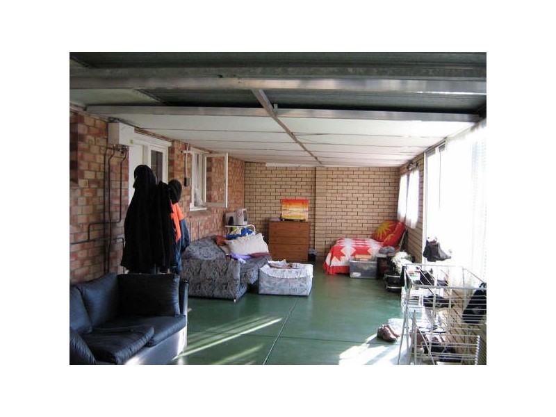 43 Spring Road, Thornlie WA 6108