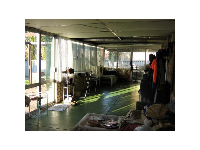 43 Spring Road, Thornlie WA 6108