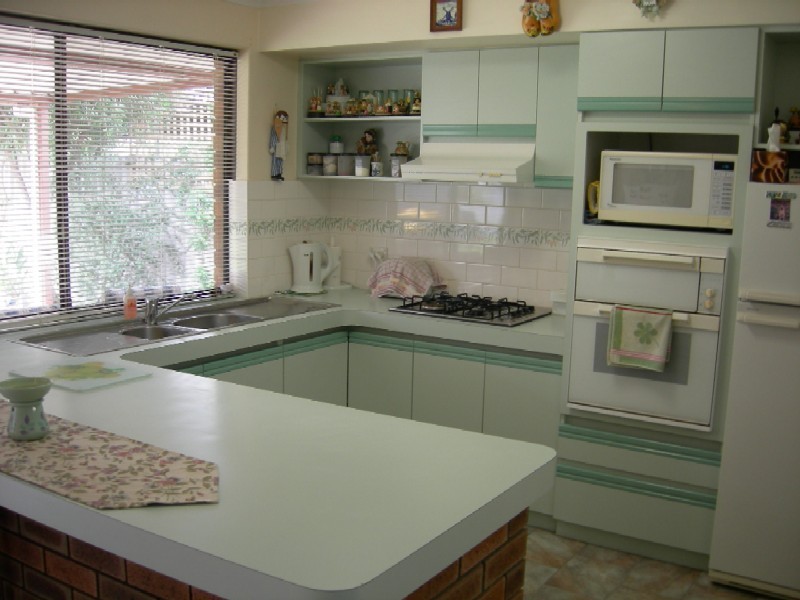 29 Grovelands Drive, Camillo WA 6111