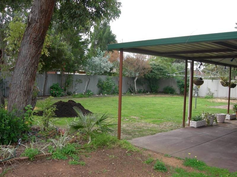 29 Grovelands Drive, Camillo WA 6111