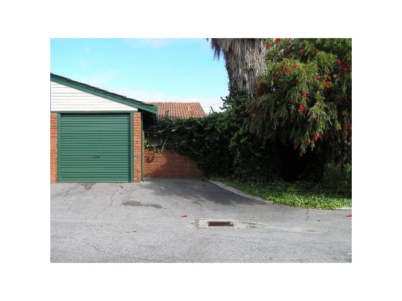 10/4 Glastonbury Road, Armadale WA 6112