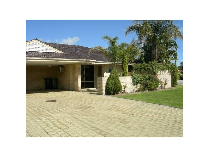 1/1 Chesterton Drive, Thornlie WA 6108