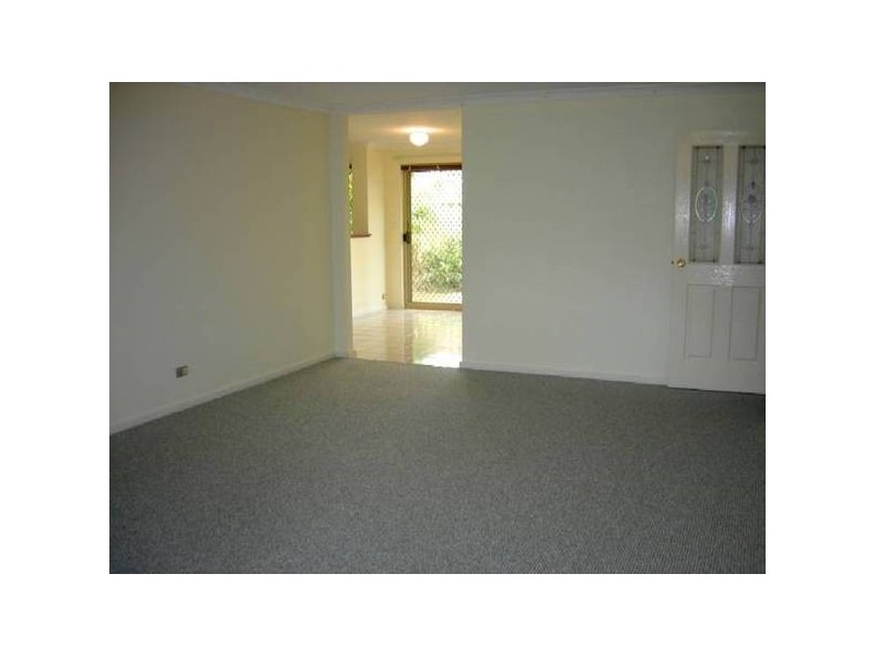 1/1 Chesterton Drive, Thornlie WA 6108