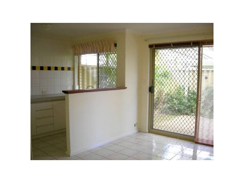 1/1 Chesterton Drive, Thornlie WA 6108