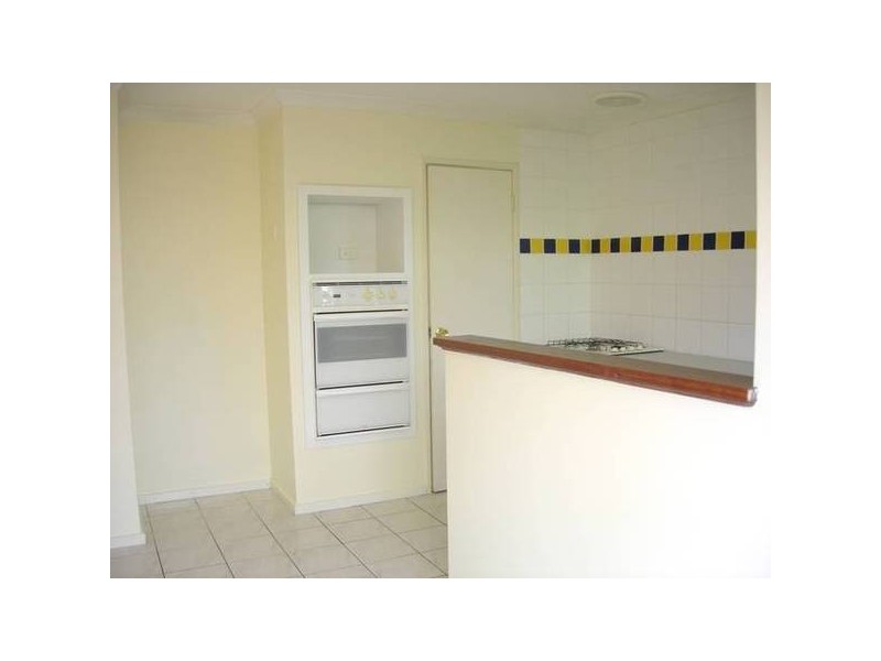 1/1 Chesterton Drive, Thornlie WA 6108