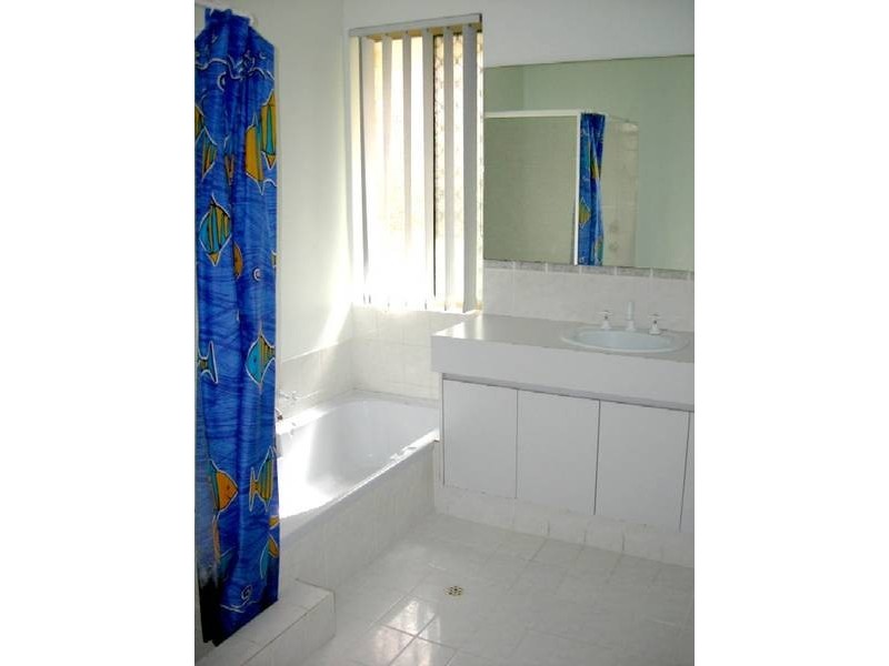 1/1 Chesterton Drive, Thornlie WA 6108