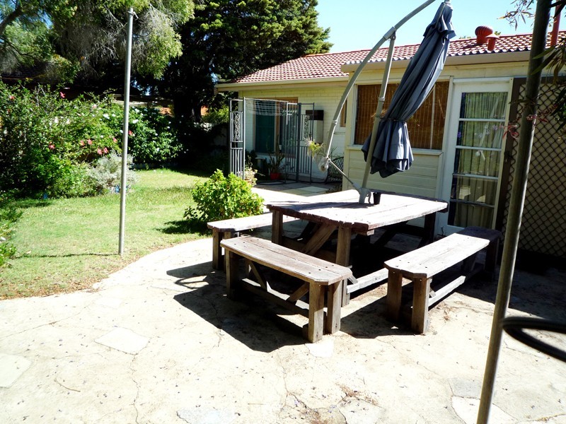 4 Megan Way, Camillo WA 6111