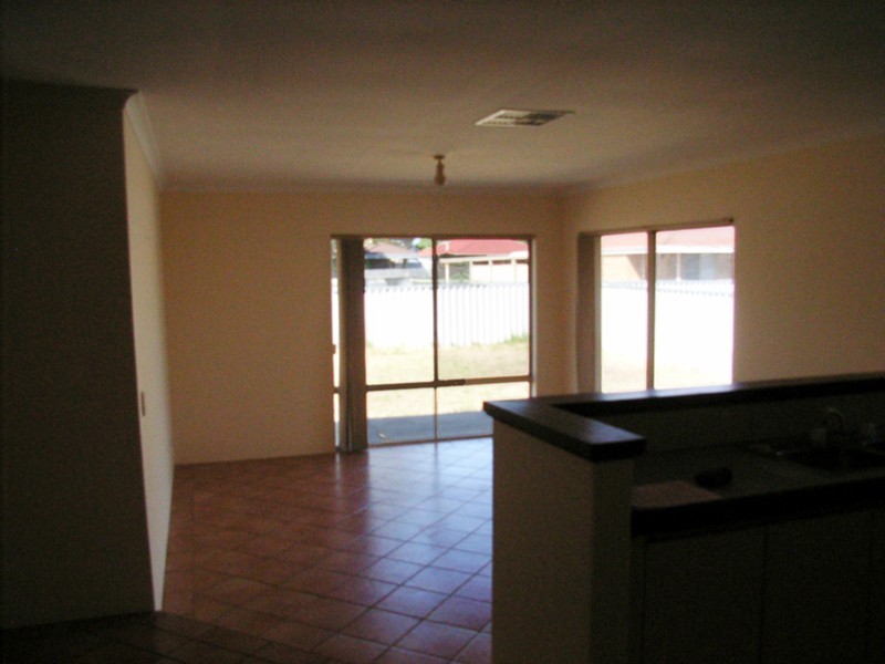 87 Strawberry Dr, Seville Grove WA 6112