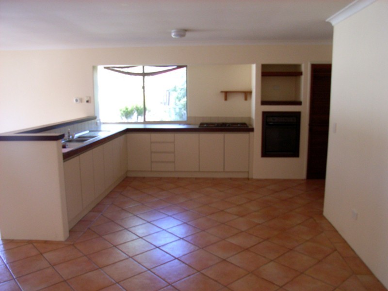 87 Strawberry Dr, Seville Grove WA 6112