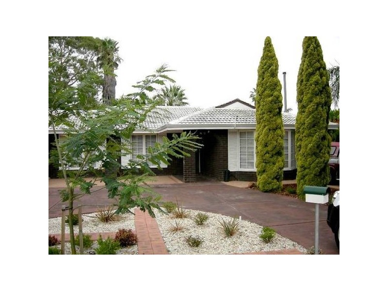 11 Parkfield Road, Kelmscott WA 6111