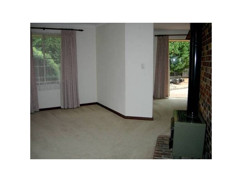 11 Parkin Road, Roleystone WA 6111