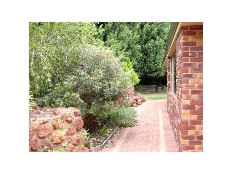 11 Parkin Road, Roleystone WA 6111