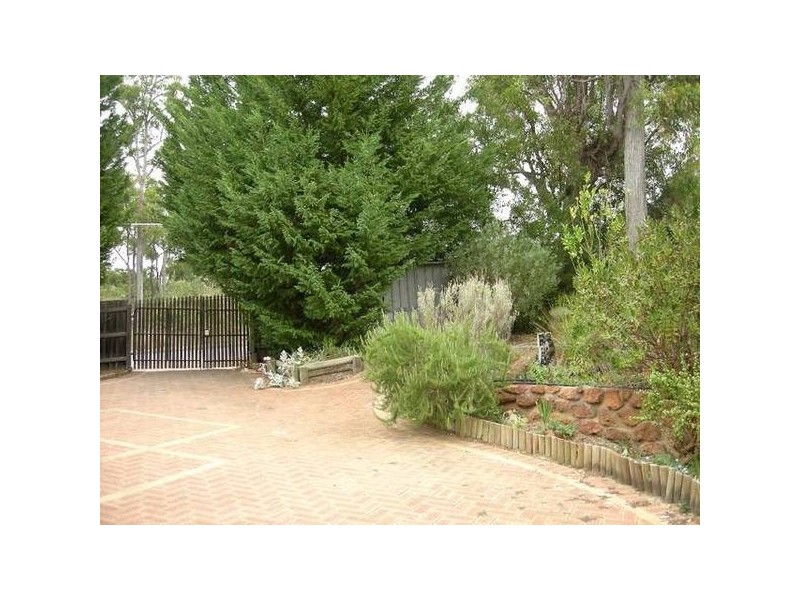 11 Parkin Road, Roleystone WA 6111