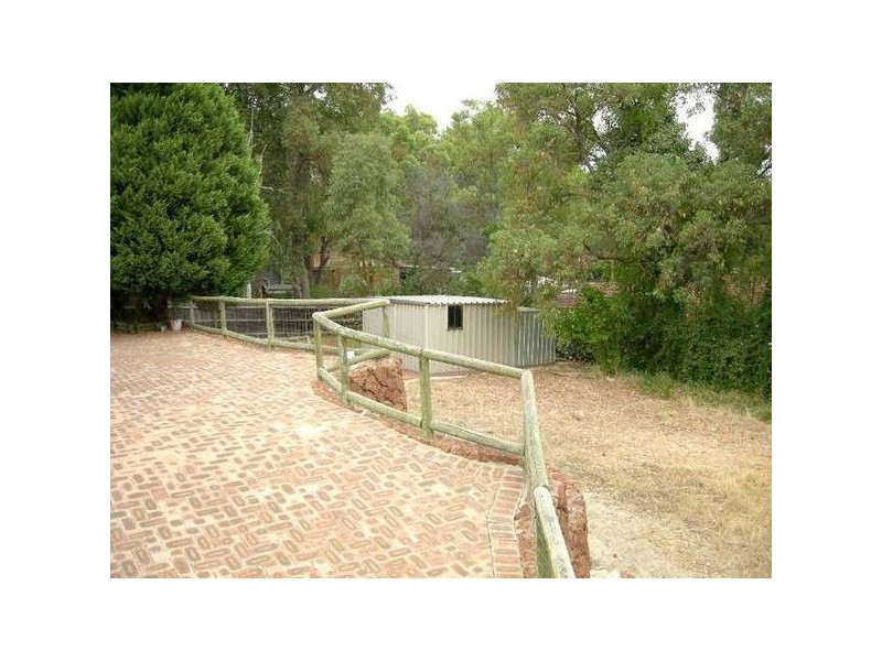 11 Parkin Road, Roleystone WA 6111