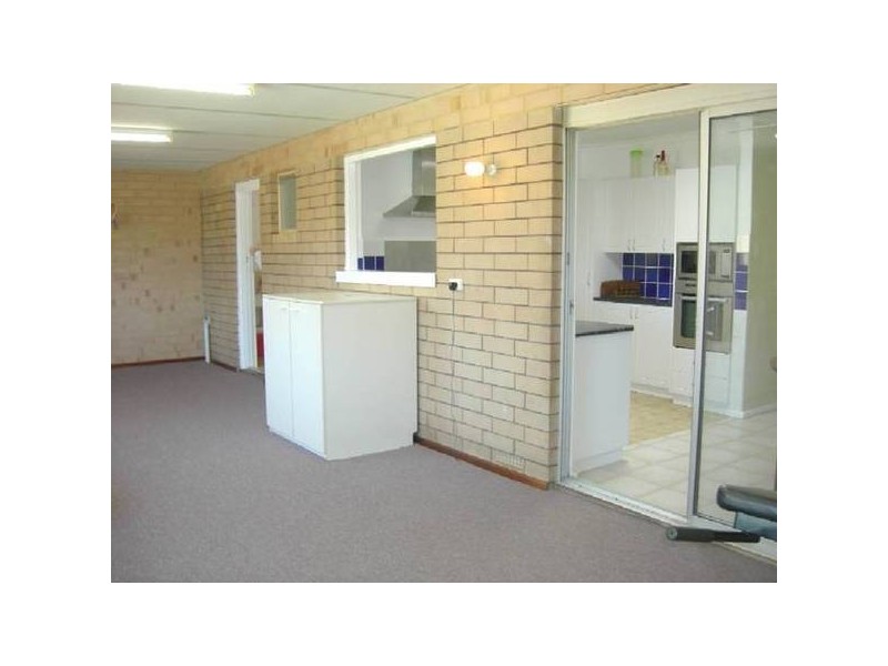 8 Ypres Road, Westfield WA 6111