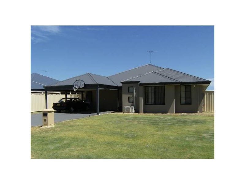 10 Santiago Street, Seville Grove WA 6112