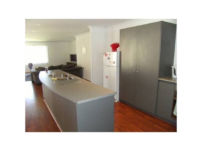 10 Santiago Street, Seville Grove WA 6112